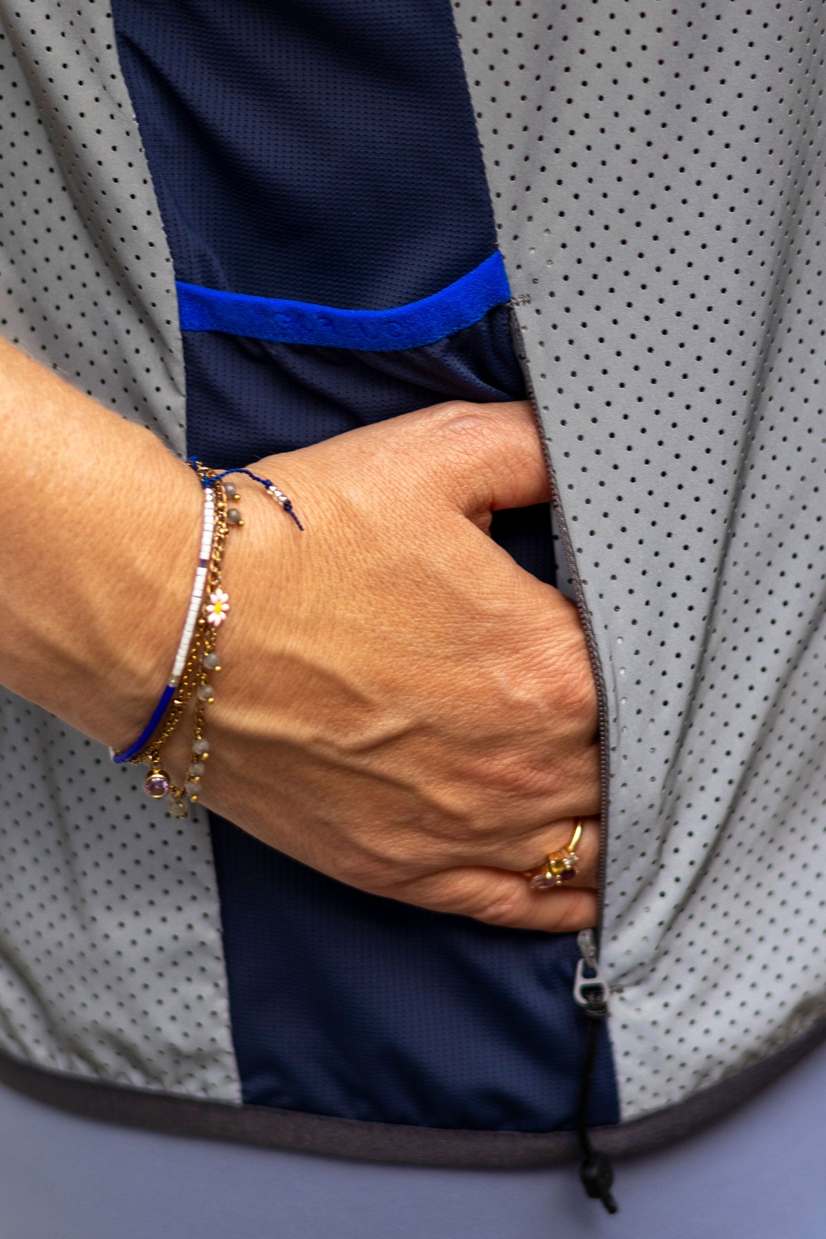 Emil | Reflective navy