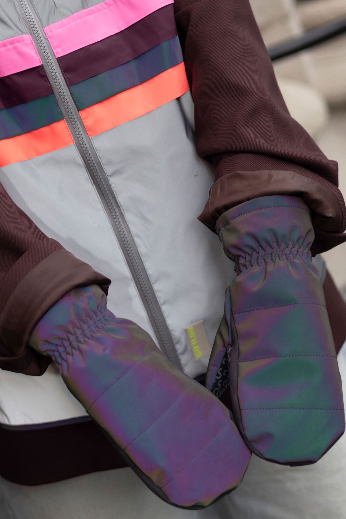 Violet | Iridescent grey